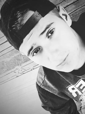 János, 26 éves mohácsi társkereső férfi profil fotója János, 26 éves mohácsi társkereső férfi profil fotója