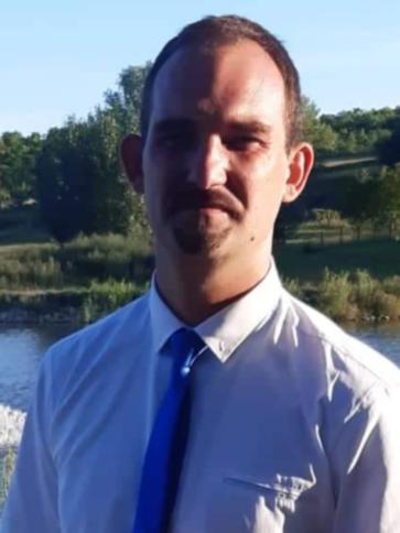 Ádám, 37 éves veszprémvarsányi társkereső férfi profil fotója