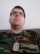 Sziasztok! Patrik vagyok. Online akasztói randizni vágyó nők kattinsatok a kedvenc gombra.