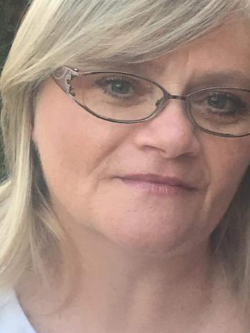Márta, 64 éves kiskunfélegyházi társkereső nő profil fotója Márta, 64 éves kiskunfélegyházi társkereső nő profil fotója