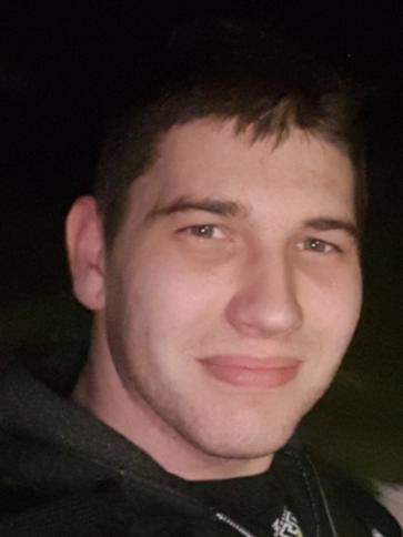 Adrián, 30 éves börcsi társkereső férfi profil fotója