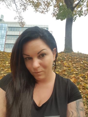 Mona, 39 éves szigetszentmiklósi társkereső nő profil fotója