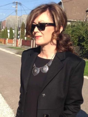 Csilla, 57 éves kazincbarcikai társkereső nő profil fotója