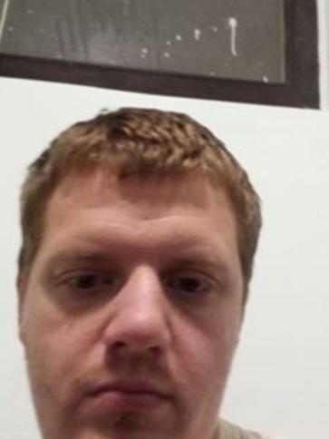 Ádám, 32 éves kiskőrösi társkereső férfi profil fotója