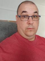 Sziasztok! István vagyok. Komoly ösküi párkereső nők jelentkezését várom.