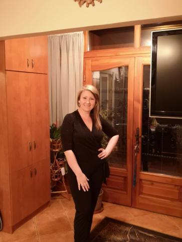Krisztina, 42 éves tassi társkereső nő profil fotója