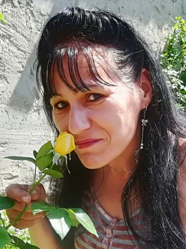 Anikó, 55 éves kesztölci társkereső nő profil fotója