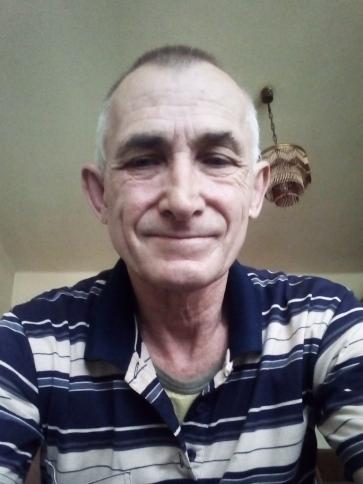 Viktor, 61 éves sárvári társkereső férfi profil fotója