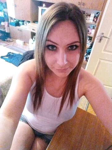 Laura, 35 éves kápolnai társkereső nő profil fotója