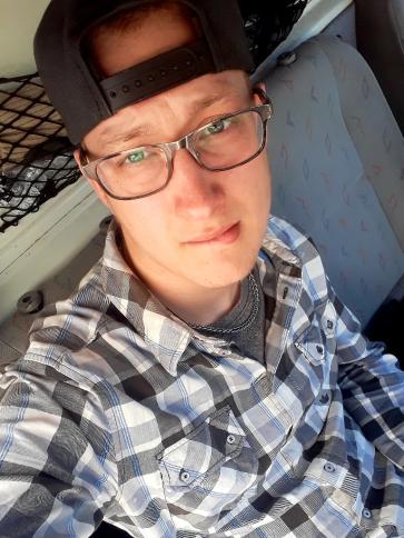 Zsolt, 27 éves tiszaújvárosi társkereső férfi profil fotója