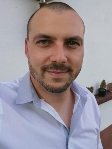 Attila, 38 éves villányi társkereső férfi profil fotója