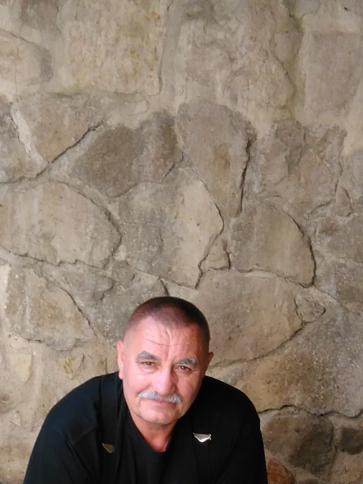 Béla, 66 éves almáskamarási társkereső férfi profil fotója