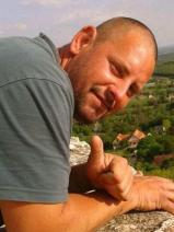 Sziasztok! Roland vagyok. Komoly városlődi párkereső nők jelentkezését várom.