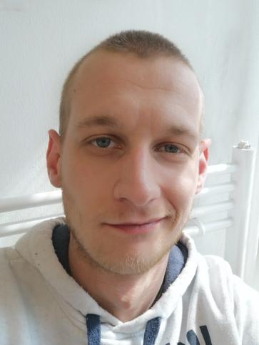 Bence, 30 éves nagyoroszi társkereső férfi profil fotója