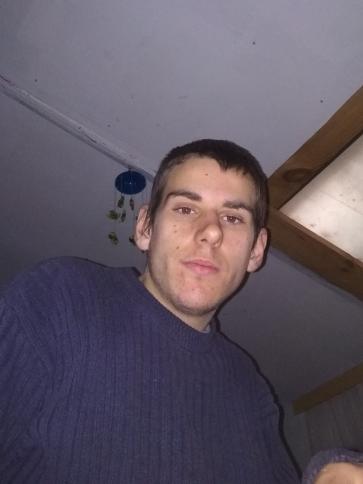 Szilárd, 25 éves sárvári társkereső férfi profil fotója