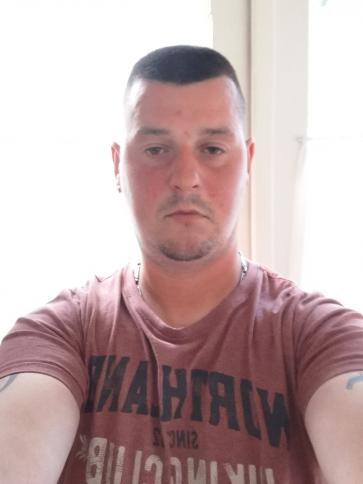 Gábor, 37 éves pázmándi társkereső férfi profil fotója