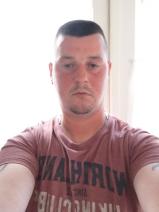Sziasztok! Gábor vagyok. Komoly pázmándi párkereső nők jelentkezését várom.