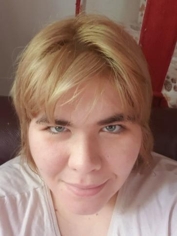 Kata, 32 éves ürömi társkereső nő profil fotója