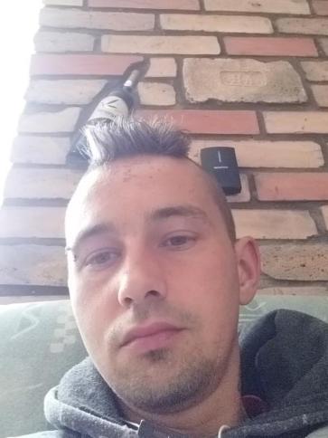 Mihaly, 35 éves nőtincsi társkereső férfi profil fotója