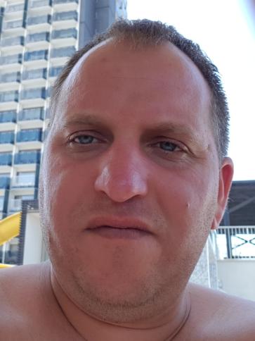 Gábor, 41 éves pilisi társkereső férfi profil fotója Gábor, 41 éves pilisi társkereső férfi profil fotója