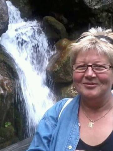 Erzsó, 68 éves soproni társkereső nő profil fotója
