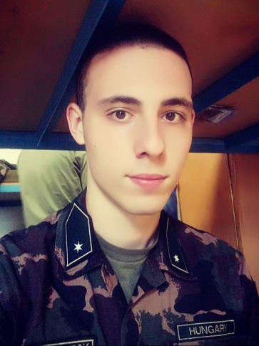 Adrián, 27 éves hatvani társkereső férfi profil fotója