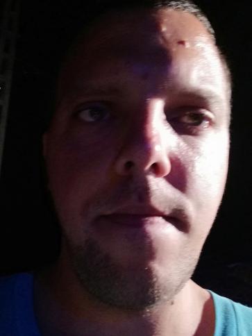 Konrád, 34 éves nógrádi társkereső férfi profil fotója