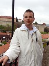 Sziasztok! Albert vagyok. Komoly feldebrői párkereső nők jelentkezését várom.