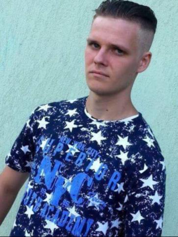 Krisztián, 27 éves pilisi társkereső férfi profil fotója Krisztián, 27 éves pilisi társkereső férfi profil fotója