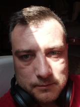 Sziasztok! Norbert vagyok. Komoly tinnyei párkereső nők jelentkezését várom.