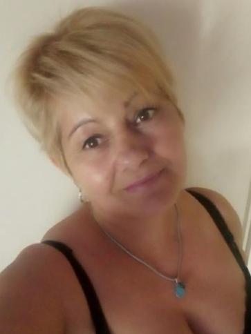 Zsuzsa, 56 éves tapolcai társkereső nő profil fotója Zsuzsa, 56 éves tapolcai társkereső nő profil fotója