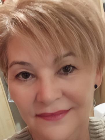 Gyöngyi, 56 éves ajkai társkereső nő profil fotója