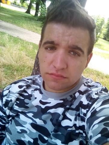 Tamás, 25 éves besztereci társkereső férfi profil fotója