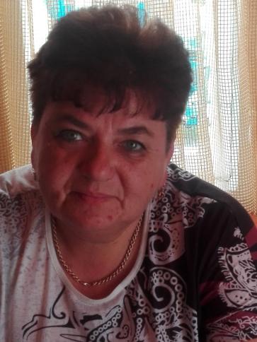 Emese, 60 éves ajaki társkereső nő profil fotója