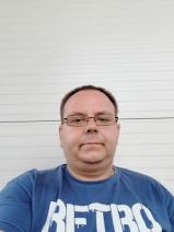 Sziasztok! Zoltán vagyok. Online faddi randizni vágyó nők kattinsatok a kedvenc gombra.