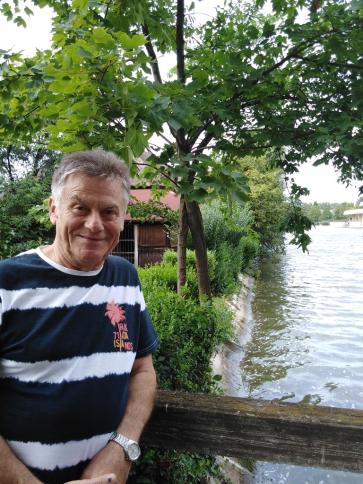 Károly, 72 éves székesfehérvári társkereső férfi profil fotója