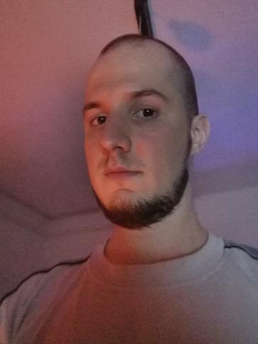 Róbert, 32 éves naszályi társkereső férfi profil fotója