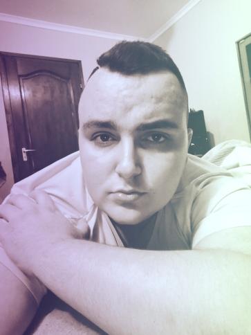 Levente, 27 éves zalátai társkereső férfi profil fotója