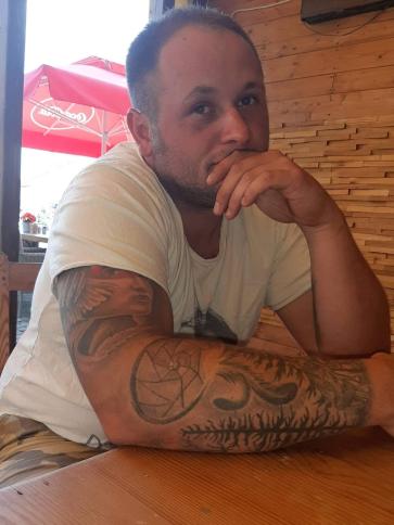 Attila, 36 éves alsónánai társkereső férfi profil fotója