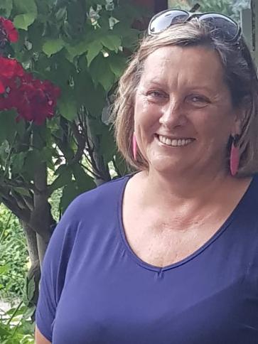 Ibolya, 56 éves bugyi társkereső nő profil fotója