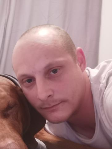 Zolee, 40 éves nagycenki társkereső férfi profil fotója