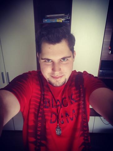 László, 30 éves mosonmagyaróvári társkereső férfi profil fotója