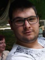 Sziasztok! János vagyok. Komoly valkói párkereső nők jelentkezését várom.