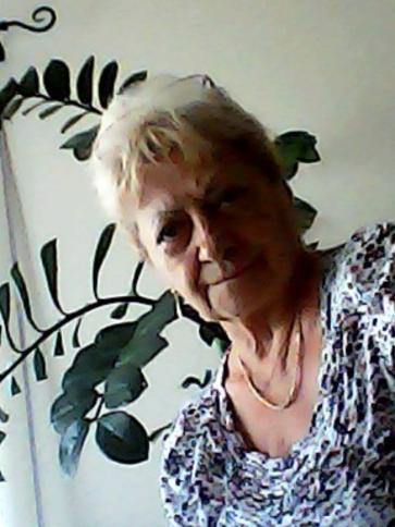 Piroska, 79 éves székesfehérvári társkereső nő profil fotója