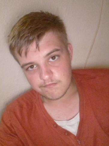 Róbert, 26 éves darnózseli társkereső férfi profil fotója