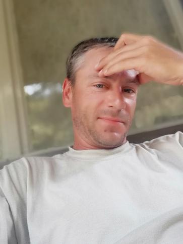 Csaba, 44 éves füzesabonyi társkereső férfi profil fotója Csaba, 44 éves füzesabonyi társkereső férfi profil fotója