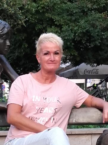 Nóra, 56 éves sajószentpéteri társkereső nő profil fotója