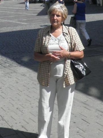 Alice, 79 éves gyáli társkereső nő profil fotója Alice, 79 éves gyáli társkereső nő profil fotója