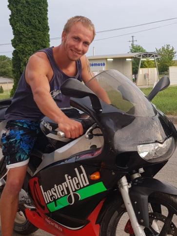 Zsolti, 34 éves kisdorogi társkereső férfi profil fotója