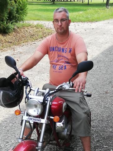 Szabolcs, 33 éves érsekvadkerti társkereső férfi profil fotója